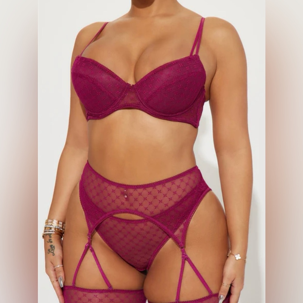 3 piece Lace garter set Fuchsia Purple Size L NWT
